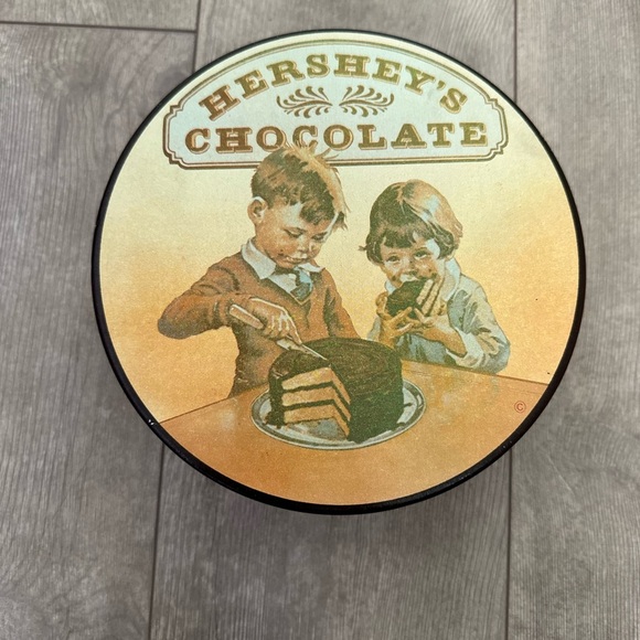 Vintage Hershey's Chocolate Collectible Round Tin - Picture 7 of 15